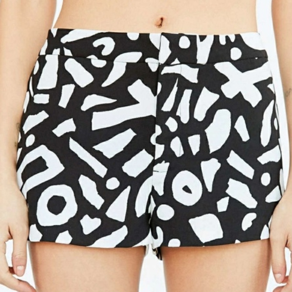 Alice & U.O Urban Outfitters Black & white Geometric Print Shorts. SZ 12